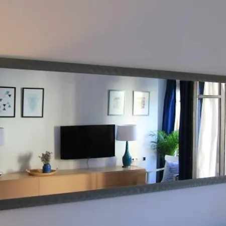 The Blue Sea Apartment *